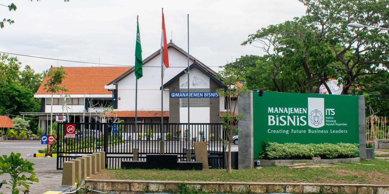 Students collaborating